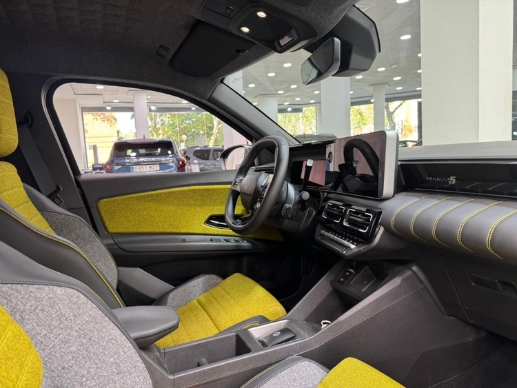 Renault 5 E-Tech 150 Comfort Range Iconic Five foto 11